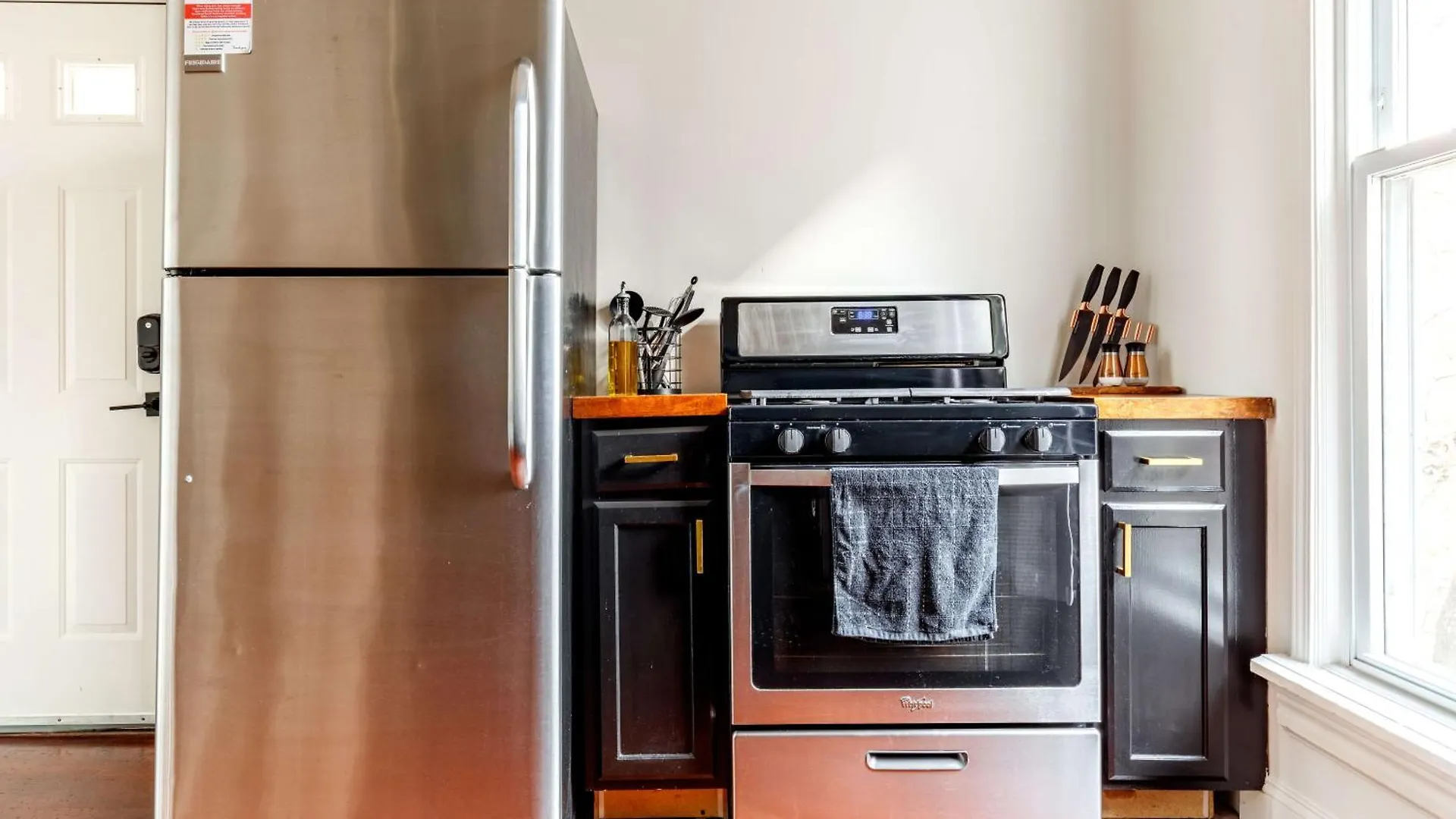 Prime Location Top Rated Clean Parking Free Columbus Holiday home