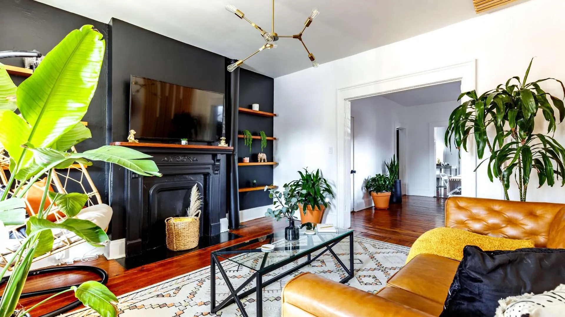 Prime Location Top Rated Clean Parking Free Columbus Holiday home